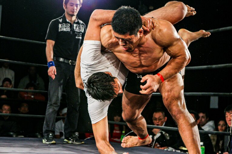 2010年2月、『DEEP X』でシング・心・ジャディブとグラップリングで対戦　©Susumu Nagao