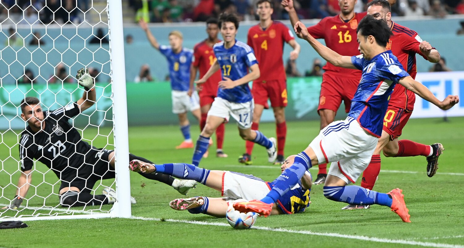 カタールW杯での「三笘の１ミリ」　©EPA/JIJI PRESS
