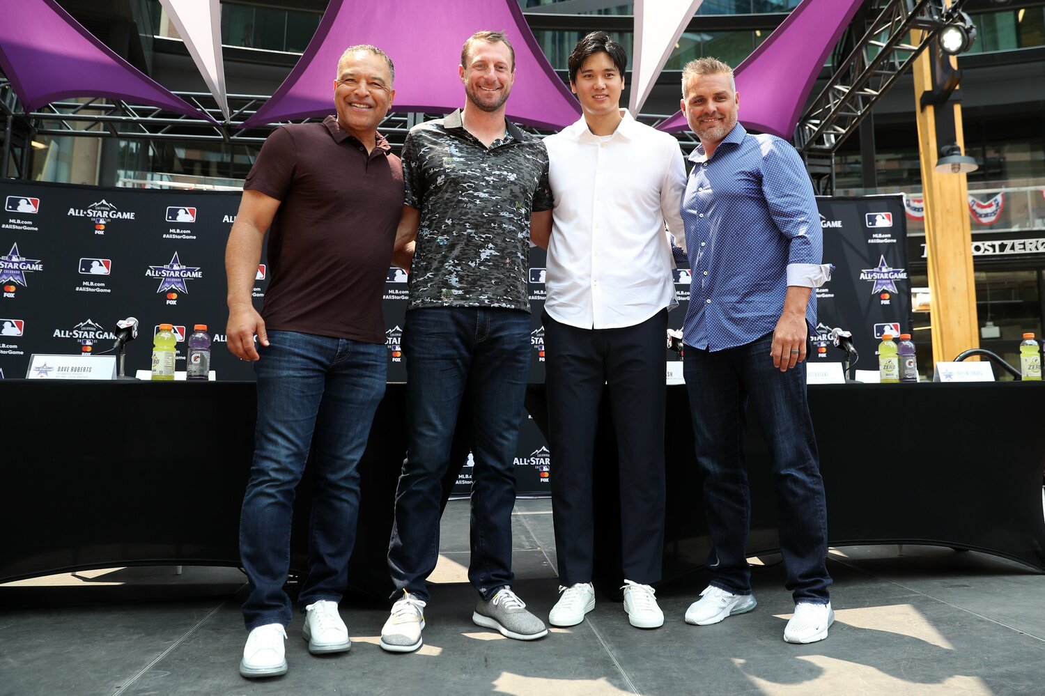 2021年のオールスターにて。写真左がロバーツ監督　©Getty Imgaes