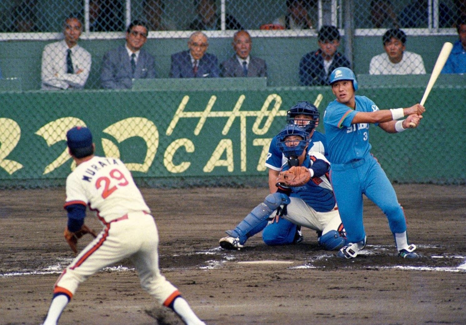清原は逆方向への長打が魅力で、2年目の1987年9月にロッテ・村田から川崎球場の右翼に本塁打を放った　©NIKKAN SPORTS