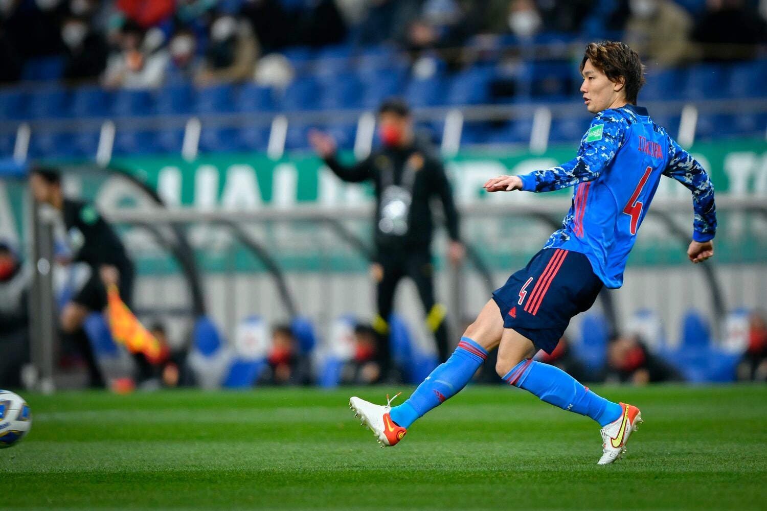 ビルドアップでも安定感を見せた板倉滉 ©Takuya Sugiyama/JMPA