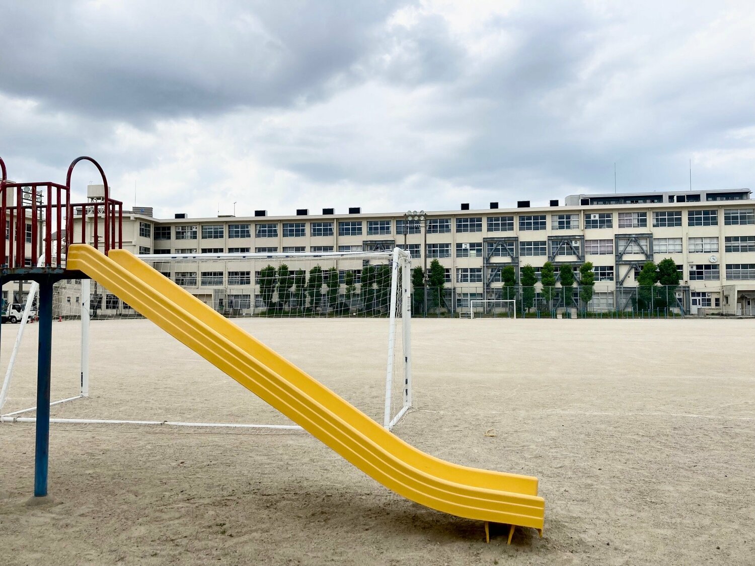 冨安が通った福岡市立三筑小学校。冨安が小学1年から6年まで所属していた三筑キッカーズもこの校庭で練習していた