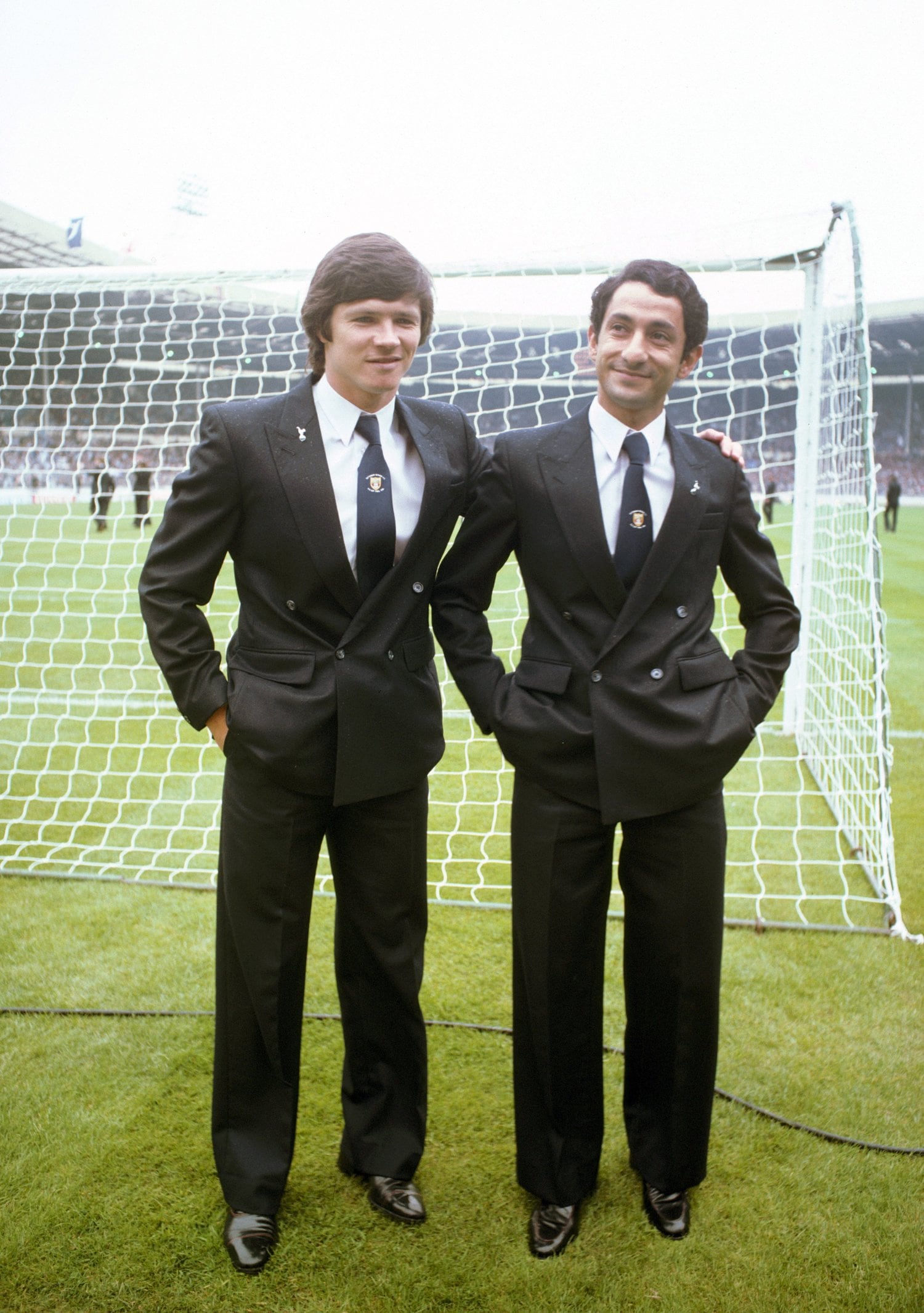 トッテナムで現役時代のぺリマン（左）と「オジー」ことアルディレス。清水でともに市川を指導した　©Getty Images