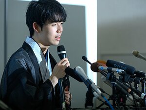 藤井聡太二冠、5戦全敗の「序盤、中盤、終盤、隙がない」“天敵”と対局　三冠目に向け負けられない一戦