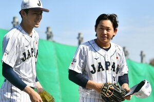 【NEW】憧れダルと“ふたりっきり”で練習…「侍ジャパンの弟キャラ」宮城大弥21歳の“愛されすぎな日常”「バス移動中のひょっこり姿」に癒された
