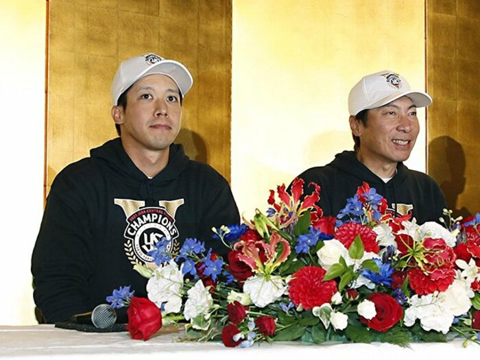 “外れドラ1→最強打者”山田哲人と村上宗隆、苦労人・高津監督が見せた「ヤクルトらしい強さ」とは《2年連続最下位からセ制覇》<Number Web> photograph by Kyodo News