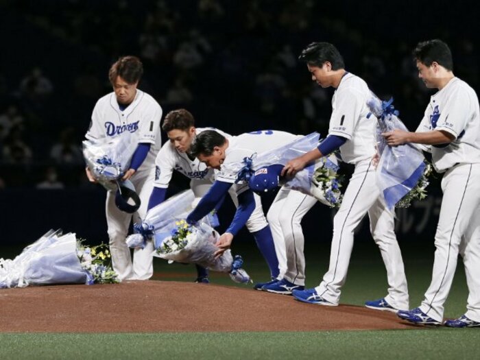 木下雄介さん追悼試合で親友・京田陽太27歳が9回の守備で泣いた“本当の理由”…荒木コーチ「やっとプロ野球選手になれたな」の意味とは<Number Web> photograph by KYODO