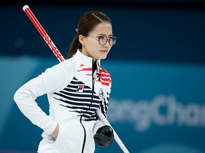 「眼鏡先輩」も人気の秘密は訛り？韓国カーリングブームの実態を探る。＜Number Web＞ photograph by Getty Images