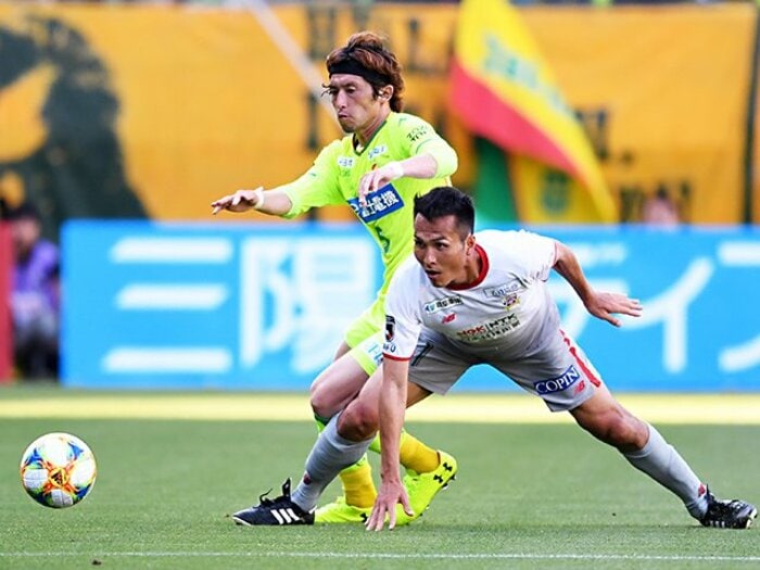ジュビロ黄金期を知る前田遼一は、J2最下位・岐阜で何を楽しむか。＜Number Web＞ photograph by Getty Images