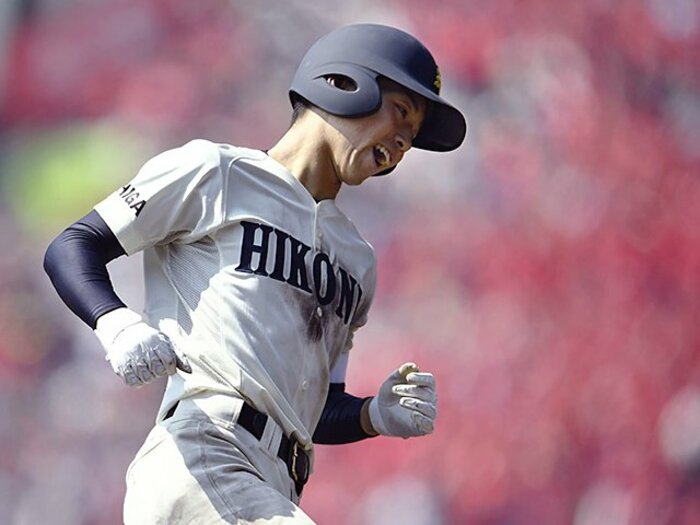 彦根東の「幸運の極短80cmバット」。3ランを生んだ甲子園用の秘蔵の1本。＜Number Web＞ photograph by Kyodo News