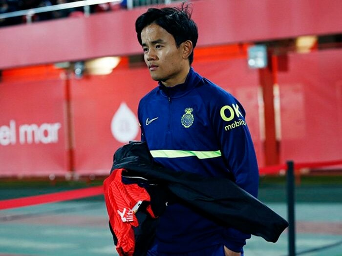 久保建英はなぜ“前節決勝点”なのに途中出場、ボールが回ってこなかったか… “試合展開と悪天候の不運”とは〈撮影者の視点〉＜Number Web＞ photograph by Daisuke Nakashima