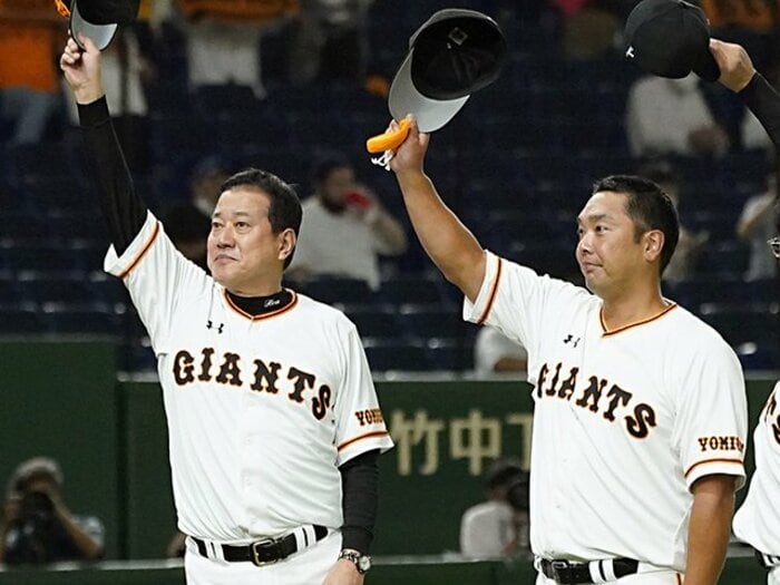 “ミスター”から受け継ぐ帝王学　阿部慎之助ヘッド代行をあえて自由に動かせた原辰徳監督の思惑＜Number Web＞ photograph by KYODO