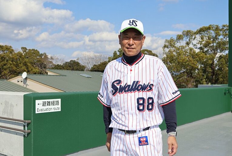 スタンドで取材に応じてくれた池山監督©Kou Hiroo