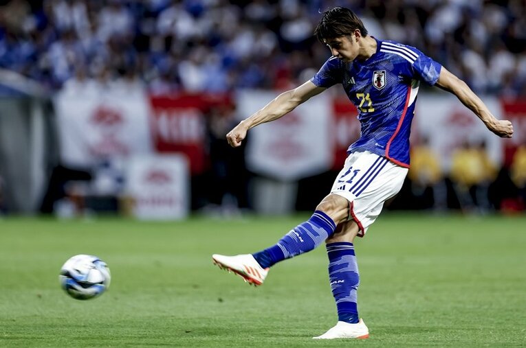 鮮やかなミドルで代表初ゴールをマークした伊藤洋輝。シュートレンジの広さは左SBとして武器になりそうだ ／ photograph by Kiichi Matsumoto