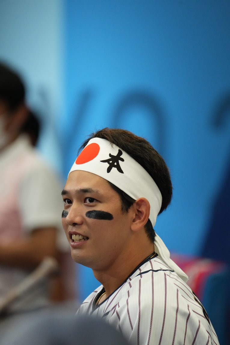 アメリカとの決勝戦直前、日の丸のハチマキを巻いて気合を入れた栗原　©JMPA