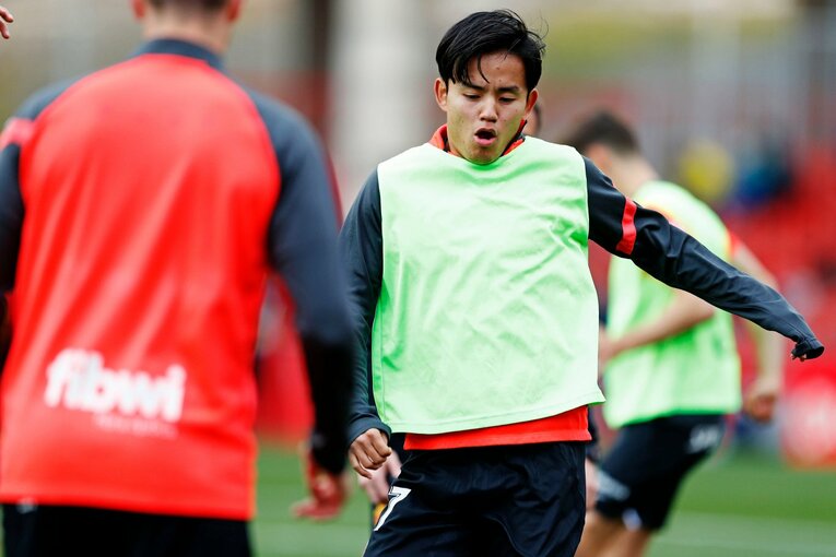 「クボはファウル覚悟で止めなければ」 残留争いで久保建英が大仕事…辛口のタクシー運転手もニコリ〈カメラマン現地取材〉(6)