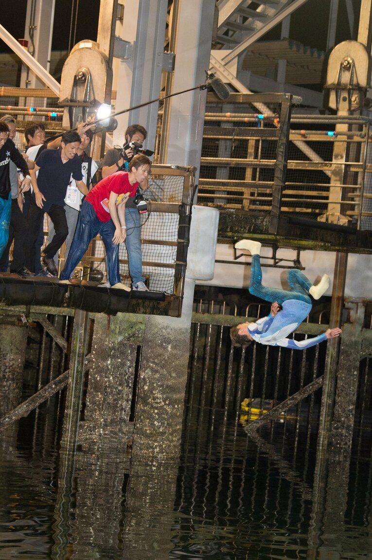 空中で華麗に一回転　©日本モーターボート競走会