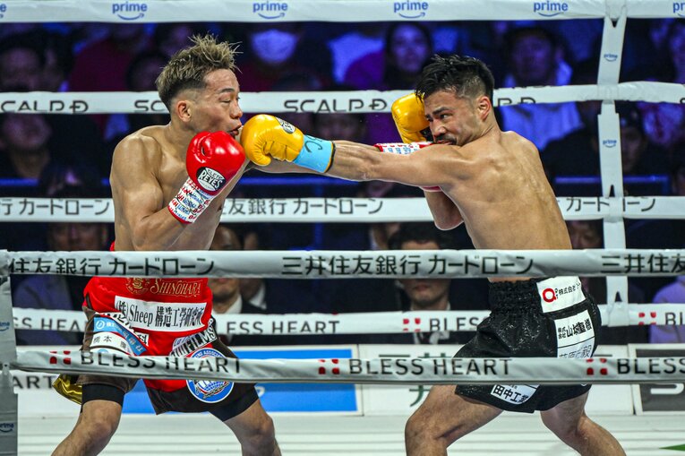 序盤、比嘉大吾は的確なジャブで主導権を握った　©Takuya Sugiyama