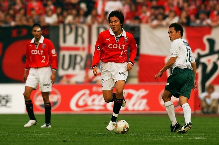 浦和時代、2003年の長谷部誠。プロ2年目で定位置を確保し始めたが、当時のメンタリティーはまだまだ粗削りだったという　©Hiroki Watanabe/Getty Images