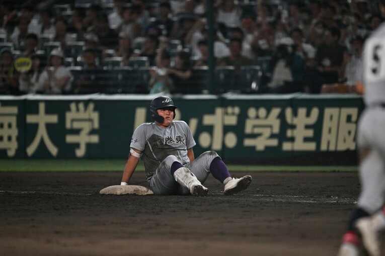 佐々木麟太郎、最終打席「泥だらけの執念ヘッドスライディング」（計11枚）　©Hideki Sugiyama