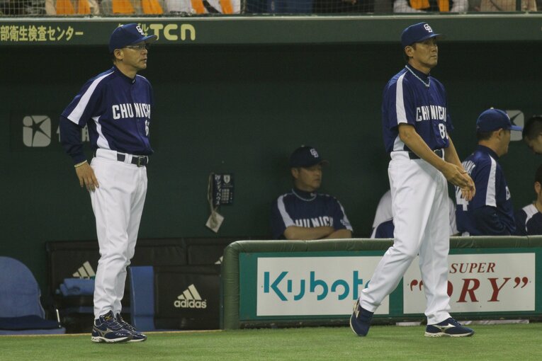 中日時代の森繁和コーチ（右）と落合博満監督　©Shigeki Yamamoto