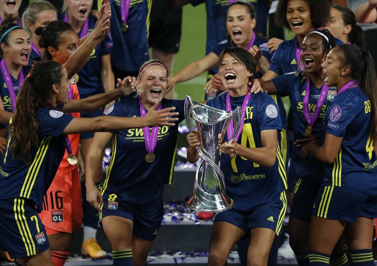 2019-20シーズンのCL決勝でゴールを決め、リヨンの優勝に貢献した熊谷紗希。昨季限りでバイエルンを退団し、今季からイタリア王者のローマでプレーする　©︎Getty Images