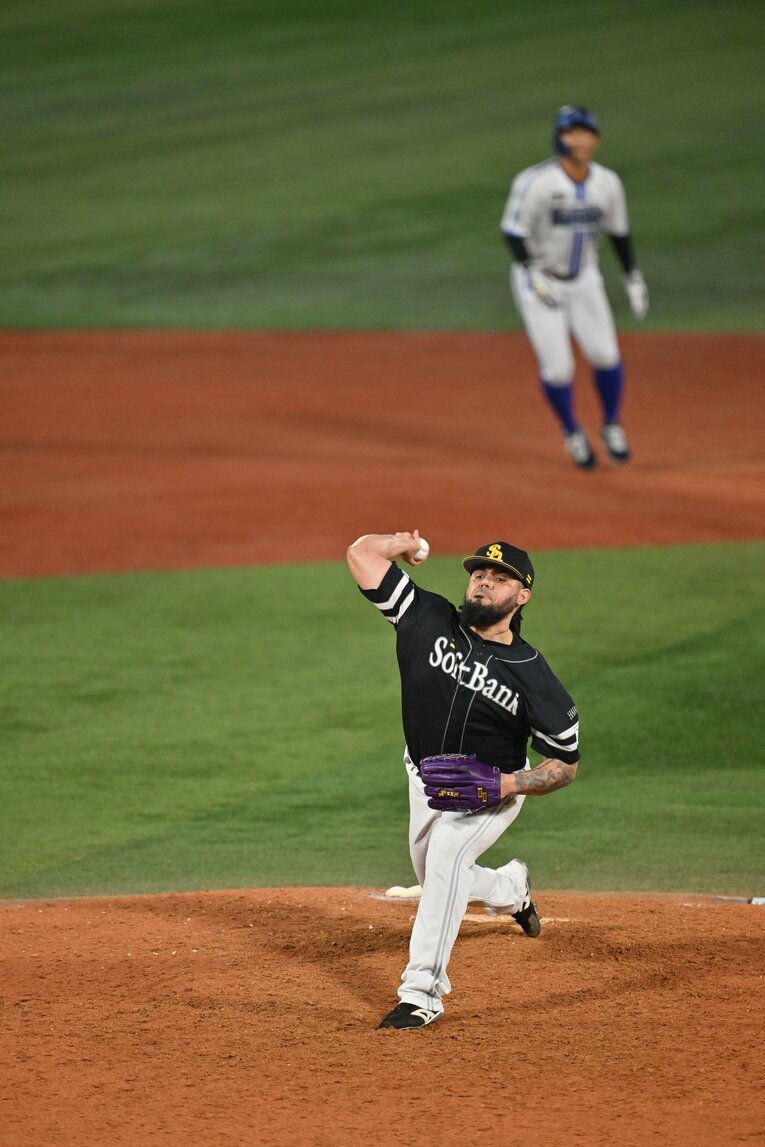 第1戦、ソフトバンクは逃げ切ったものの9回裏にクローザーのオスナが3失点。後から思えばここから綻びははじまっていた　©Hideki Sugiyama