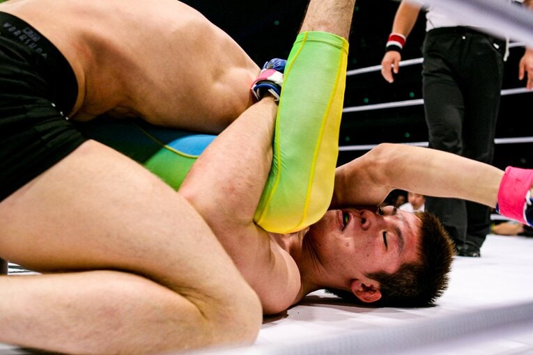 青木真也はトライアングルチョークでヨアキム・ハンセンに一本勝ち