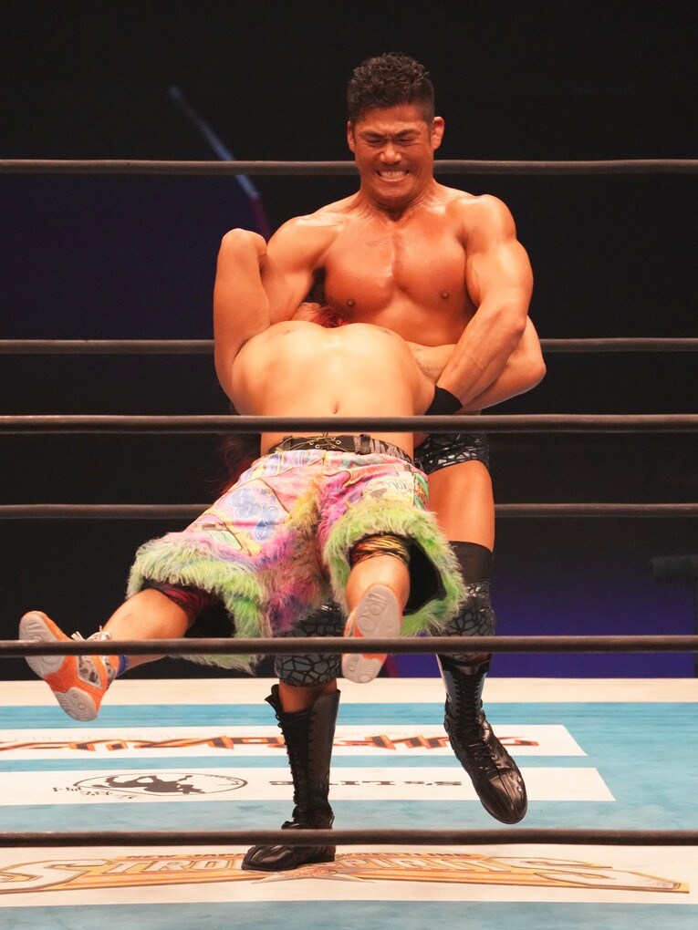 高橋ヒロムを振り回すSANADA