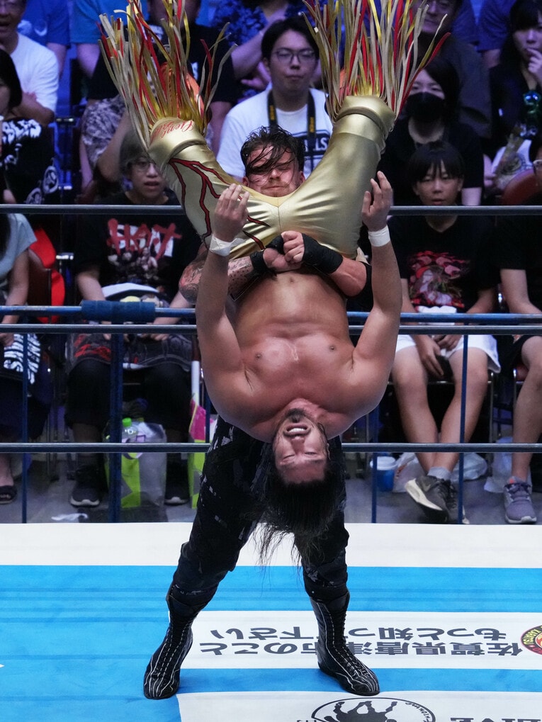 辻をリフトするフィンレー　©Essei Hara