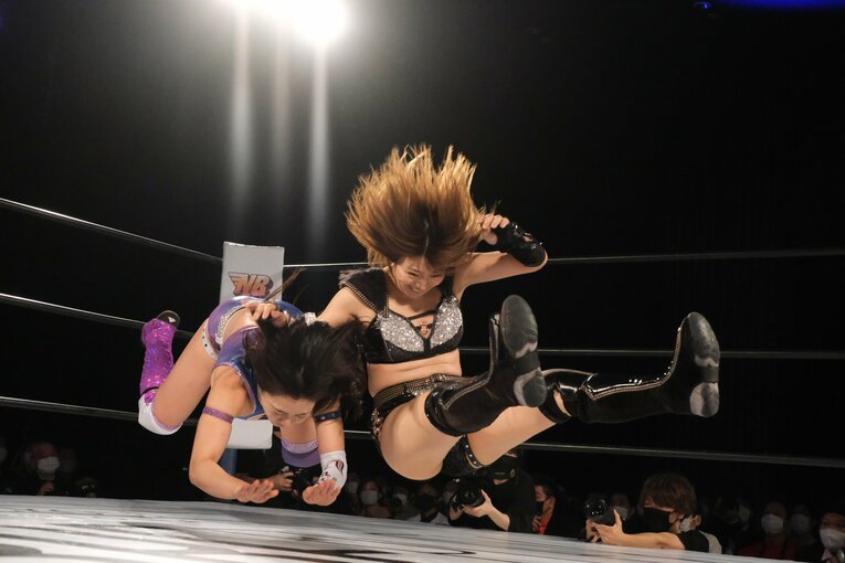 「フェリス卒のお嬢様vsセクシー女優」は熱戦に…スターダム人気女子レスラー・桜井まいの色気と狂気「私は“大人の魅力”で勝負できる」(18)