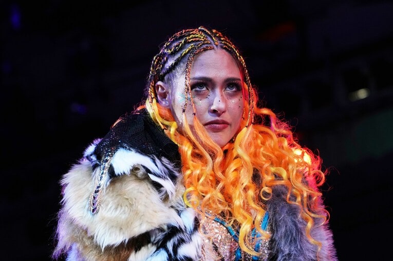 リングに入ったジュリア　©Essei Hara