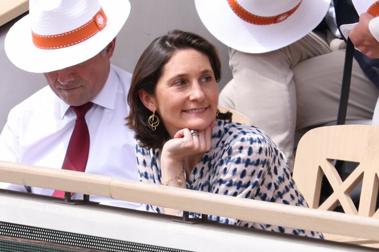 今年、テニスのフレンチ・オープンの観戦に訪れたウデア=カステラ大臣。たしかにセレブ!?　©Getty Images