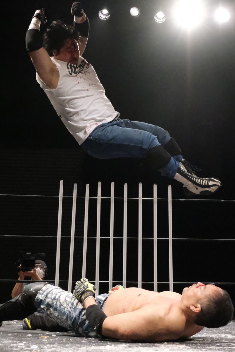 デスマッチファイター・ドリューは血がドクドク流れても試合を止めなかった 「ケガある、傷ある。でもやる。大好きだから」(56)