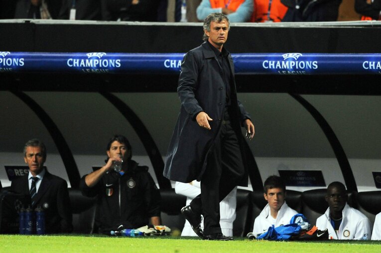 インテル時代のモウリーニョがまとっていた空気は「孤高の冷徹指揮官」そのものだった　©Getty Images