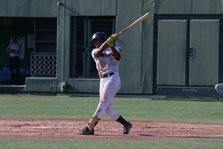 恵まれた体躯からのフルスイングは豪快そのもの　©︎Fumi Sawai