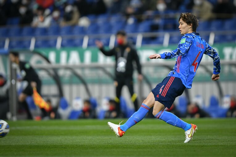 ビルドアップでも安定感を見せた板倉滉　©Takuya Sugiyama/JMPA