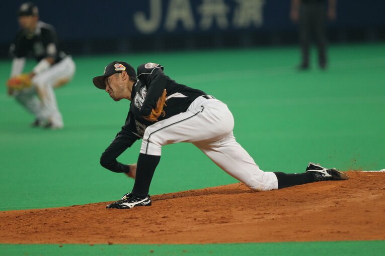 現役時代のロッテ・渡辺俊介氏（46歳、現日本製鉄かずさマジック監督）　©BUNGEISHUNJU