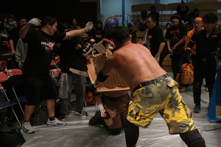 蛍光灯で殴り合い、大流血して…メキシコ人デスマッチファイター「もっと日本にいたい」ビオレント・ジャックの切実な思い「外国人がって…でも、ここがオレの家」(17)