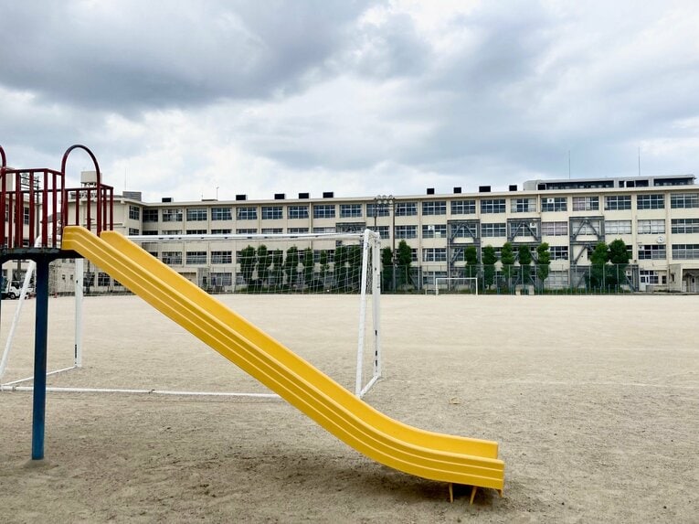 冨安が通った福岡市立三筑小学校。冨安が小学1年から6年まで所属していた三筑キッカーズもこの校庭で練習していた