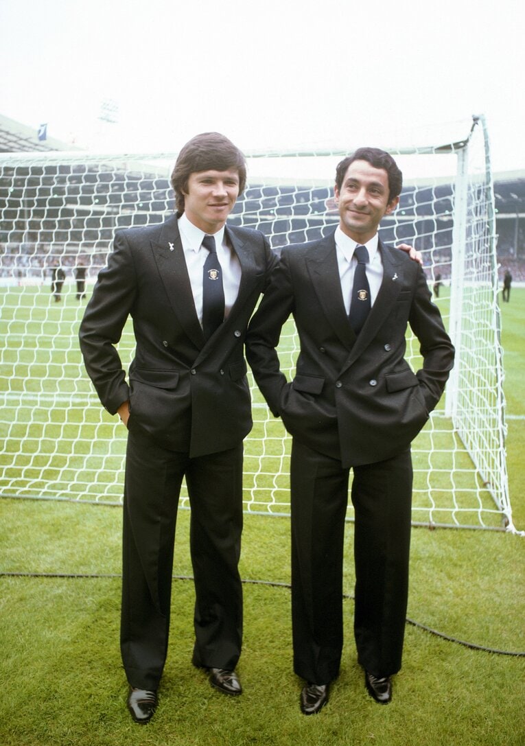 トッテナムで現役時代のぺリマン（左）と「オジー」ことアルディレス。清水でともに市川を指導した　©Getty Images