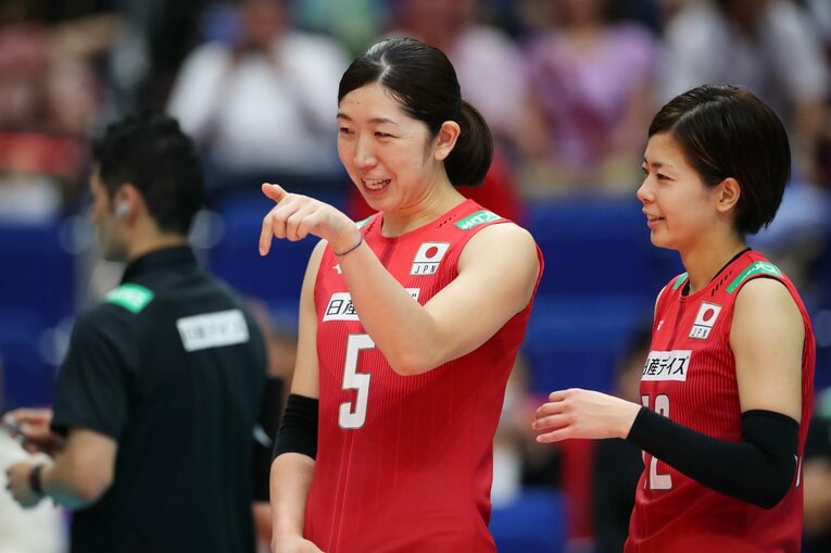 荒木ら共に戦ってきた仲間たちへエールを送る佐藤　©︎YUTAKA/AFLO SPORT