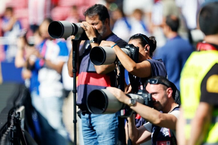 久保のアップを撮影する現地カメラマン　©Daisuke Nakashima