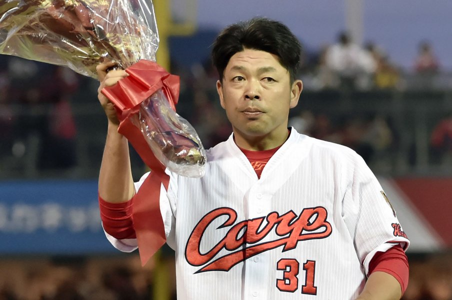 黒田 新井と若手のつなぎ役 なぜ41歳石原慶幸はカープの19年間 誰かの支え であり続けたのか プロ野球 Number Web ナンバー