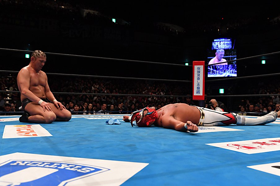 32年が凝縮されたライガーvs.みのる。“人間サンドバッグ”と座礼の記憶。<Number Web> photograph by Essei Hara