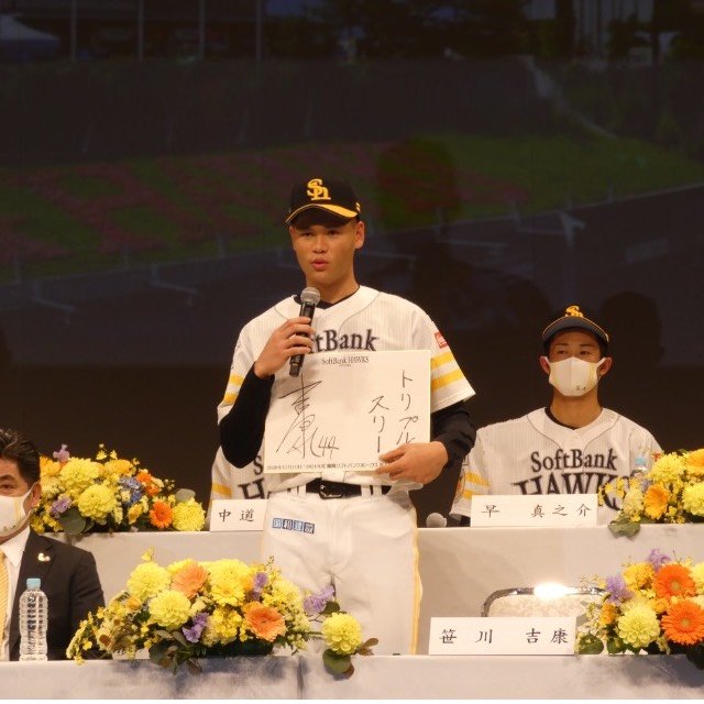 柳田悠岐、栗原陵矢、森唯斗…“ドラ2”が証明するホークスの育成力 「民家の屋根を壊した」193cm新人はどうなる?