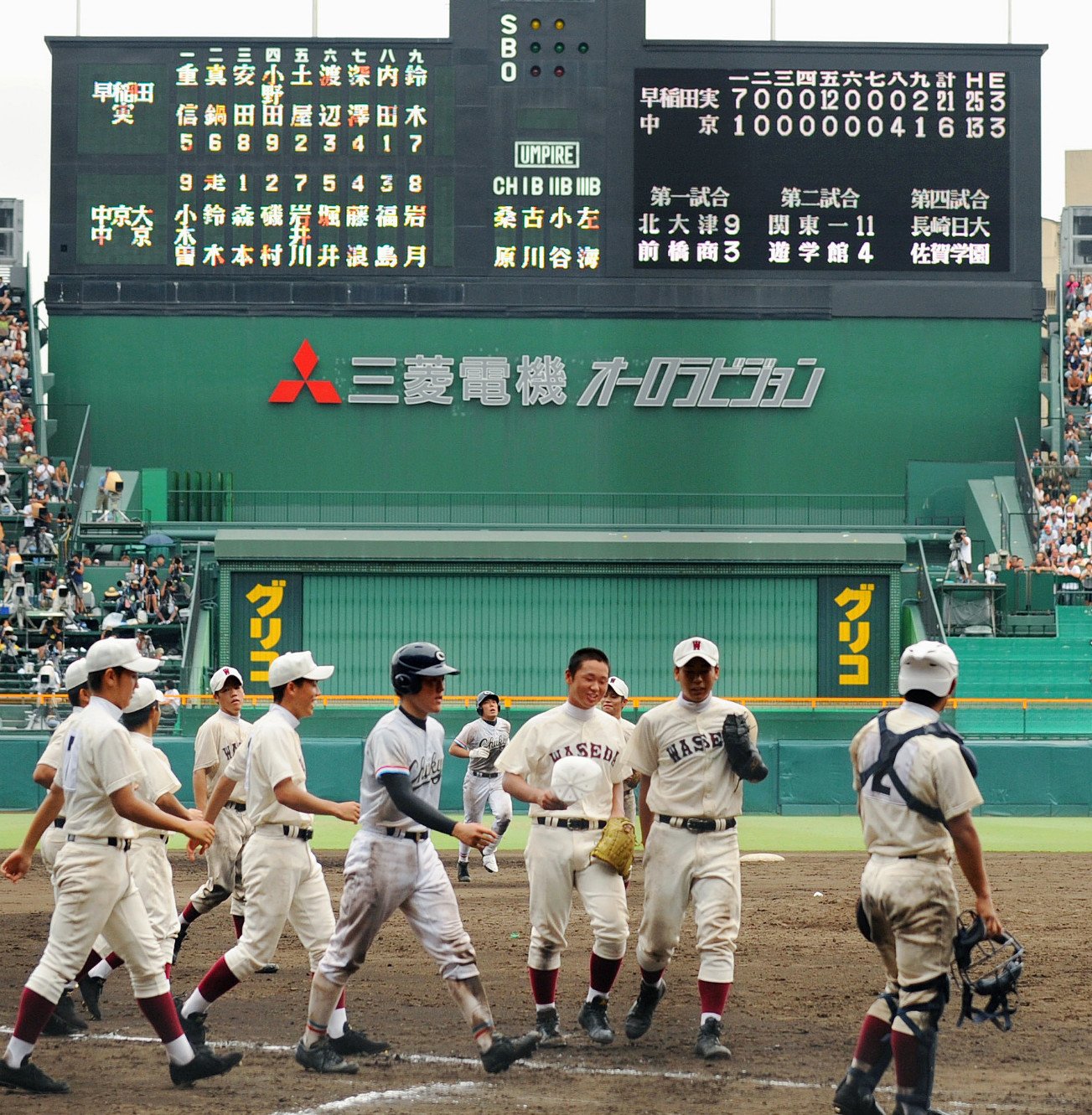 2010年夏の中京大中京―早実。前進守備が裏目に出た中京大中京は21失点と大敗した　©KYODO