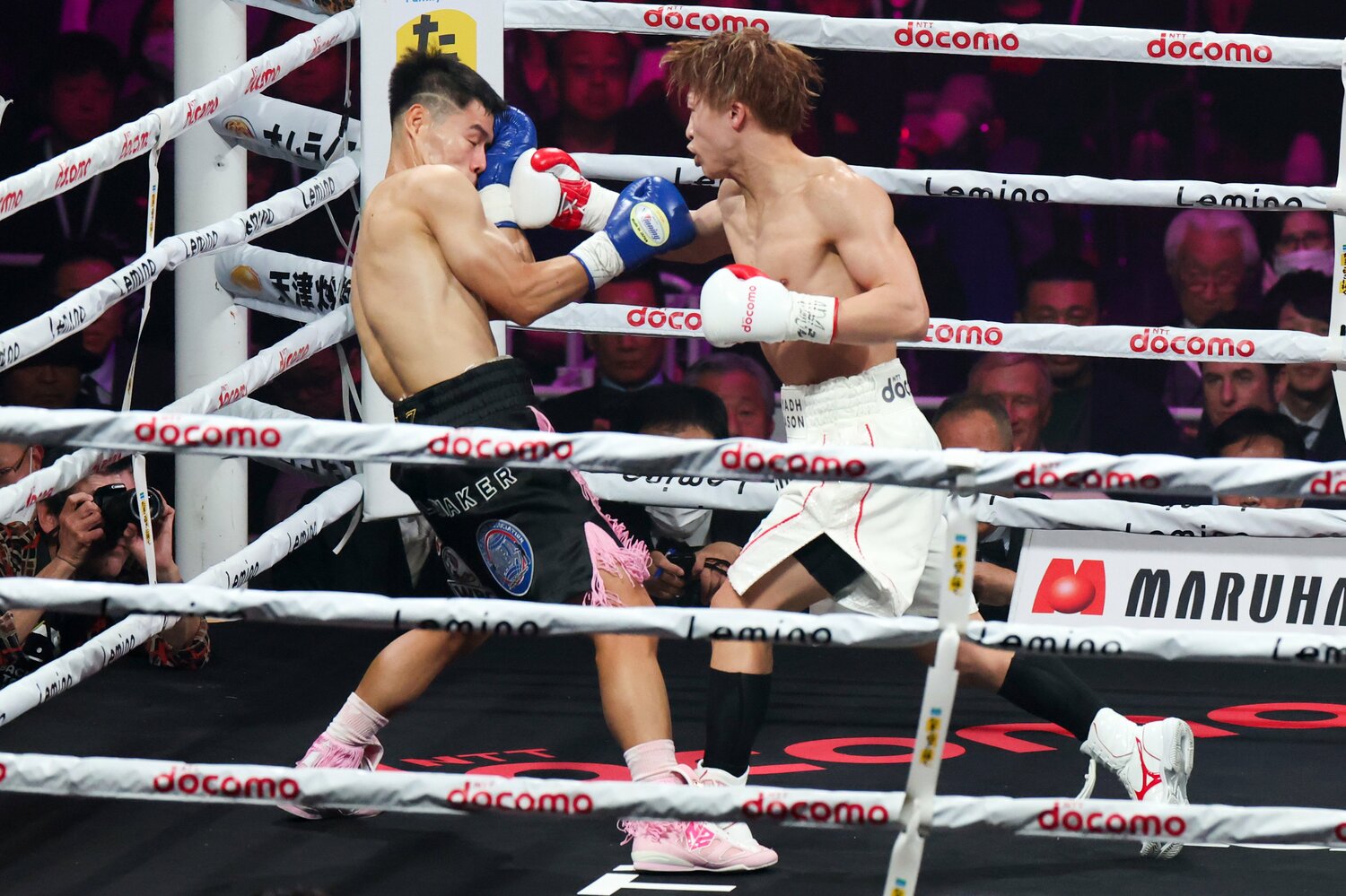2ラウンドに入ると井上のパンチがキムを捉え始める　©︎Naoki Kitagawa