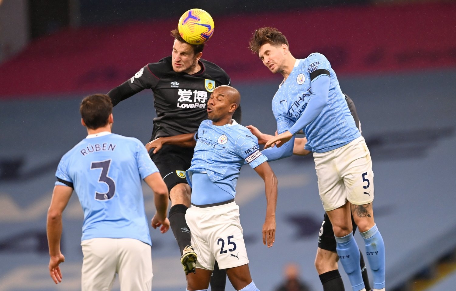 迫力あるエアバトルに、マンチェスター・シティなども手を焼いた©GettyImages