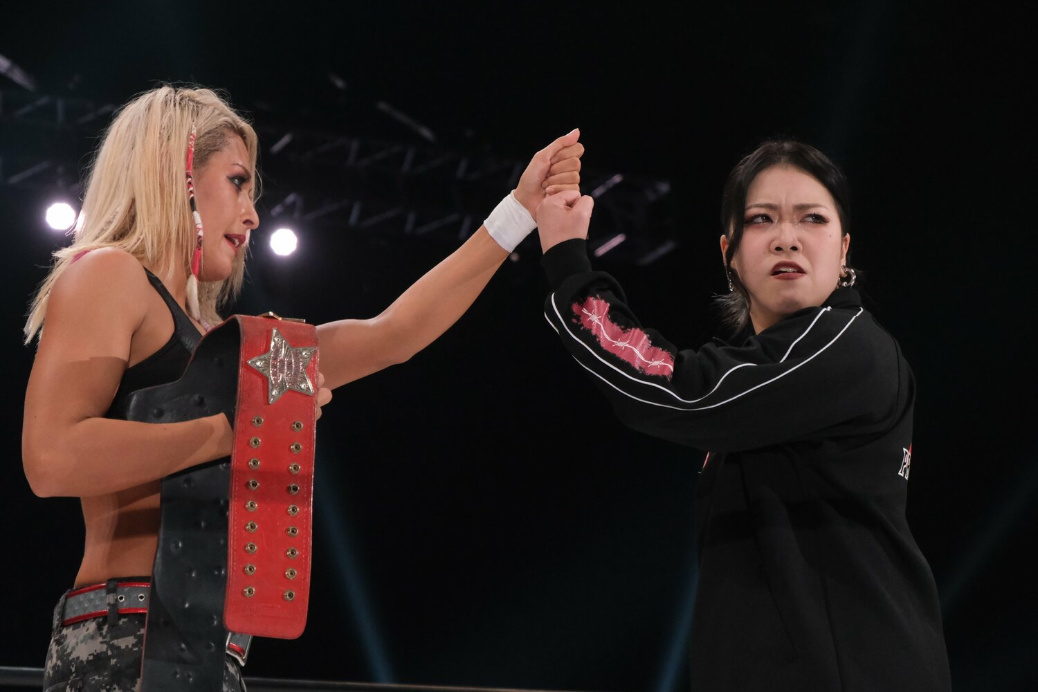 赤いベルトの初防衛戦には、“妹”鈴季すずが挑戦の名乗り ©Norihiro Hashimoto